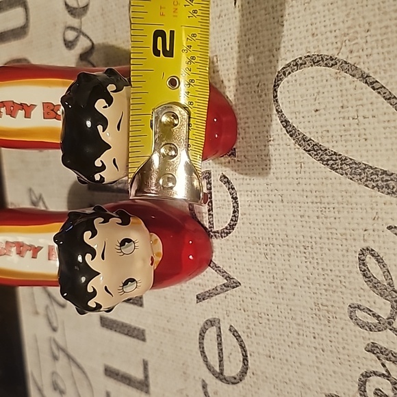 NWOB Betty Boop Salt & Pepper Shakers - Picture 3 of 11